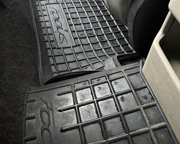 Белый Форд Фокус, объемом двигателя 2 л и пробегом 205 тыс. км за 8300 $, фото 44 на Automoto.ua