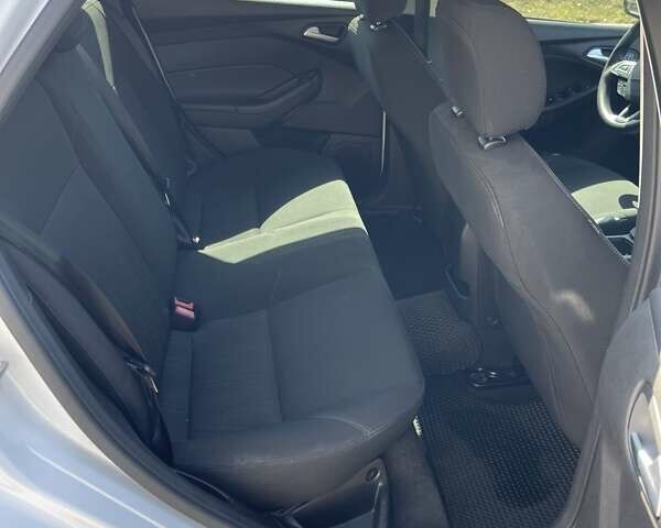 Белый Форд Фокус, объемом двигателя 2 л и пробегом 206 тыс. км за 8800 $, фото 8 на Automoto.ua