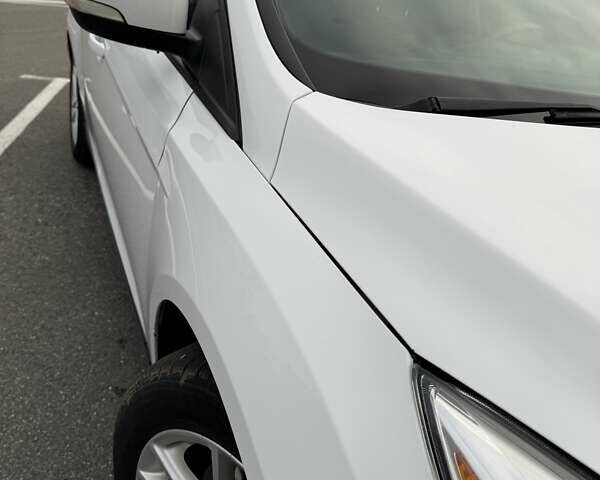 Белый Форд Фокус, объемом двигателя 2 л и пробегом 205 тыс. км за 8300 $, фото 9 на Automoto.ua