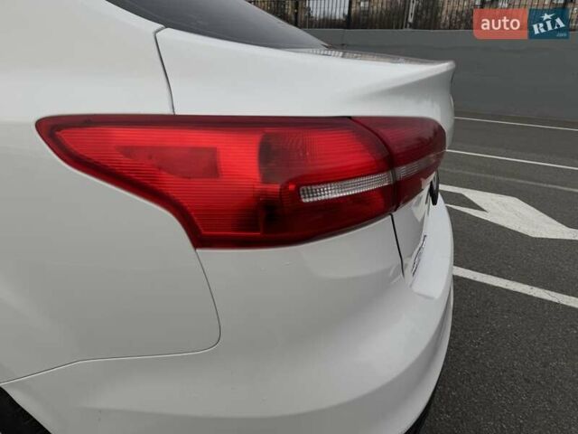 Белый Форд Фокус, объемом двигателя 2 л и пробегом 205 тыс. км за 8300 $, фото 41 на Automoto.ua