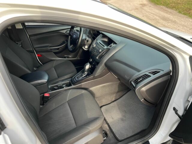 Білий Форд Фокус, об'ємом двигуна 2 л та пробігом 155 тис. км за 6999 $, фото 9 на Automoto.ua