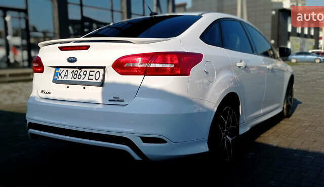 Білий Форд Фокус, об'ємом двигуна 2 л та пробігом 195 тис. км за 8999 $, фото 7 на Automoto.ua