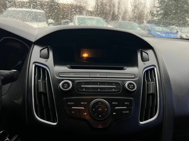 Белый Форд Фокус, объемом двигателя 1 л и пробегом 146 тыс. км за 7400 $, фото 10 на Automoto.ua