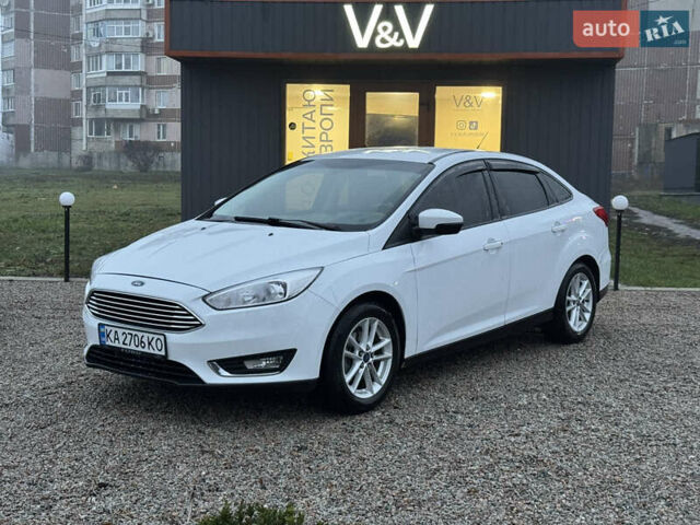 Белый Форд Фокус, объемом двигателя 2 л и пробегом 223 тыс. км за 8000 $, фото 2 на Automoto.ua
