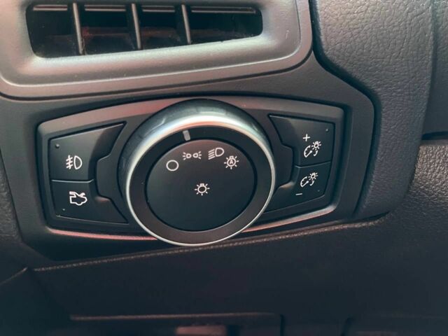 Білий Форд Фокус, об'ємом двигуна 2 л та пробігом 109 тис. км за 8200 $, фото 13 на Automoto.ua