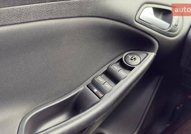 Форд Фокус 2015 в Кривом Роге на Automoto.ua Белый Форд Фокус, объемом двигателя 2 л и пробегом 109 тыс. км за 8900 $, фото 15 на Automoto.ua