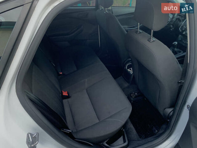 Белый Форд Фокус, объемом двигателя 2 л и пробегом 195 тыс. км за 8200 $, фото 17 на Automoto.ua