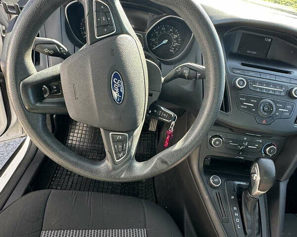 Форд Фокус 2015 в Львове на Automoto.ua Белый Форд Фокус, объемом двигателя 2 л и пробегом 137 тыс. км за 6700 $, фото 18 на Automoto.ua