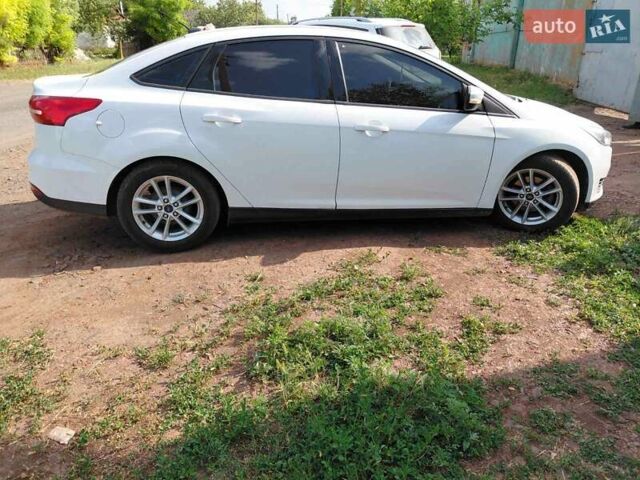 Білий Форд Фокус, об'ємом двигуна 2 л та пробігом 155 тис. км за 8500 $, фото 1 на Automoto.ua