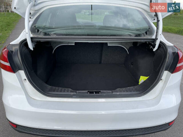 Форд Фокус 2015 у Горішні Плавні (Комсомольськ) на Automoto.ua Білий Форд Фокус, об'ємом двигуна 2 л та пробігом 165 тис. км за 6999 $, фото 1 на Automoto.ua