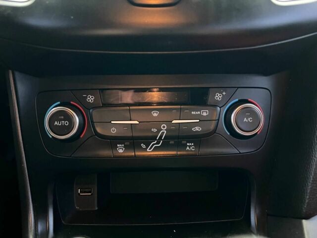 Белый Форд Фокус, объемом двигателя 1 л и пробегом 146 тыс. км за 7400 $, фото 11 на Automoto.ua