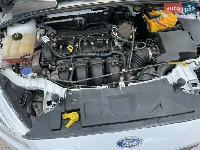 Білий Форд Фокус, об'ємом двигуна 2 л та пробігом 112 тис. км за 8500 $, фото 5 на Automoto.ua
