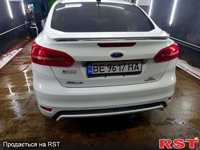 Білий Форд Фокус, об'ємом двигуна 2 л та пробігом 109 тис. км за 9000 $, фото 4 на Automoto.ua
