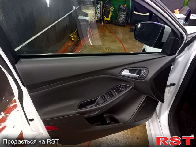 Білий Форд Фокус, об'ємом двигуна 2 л та пробігом 109 тис. км за 9000 $, фото 9 на Automoto.ua