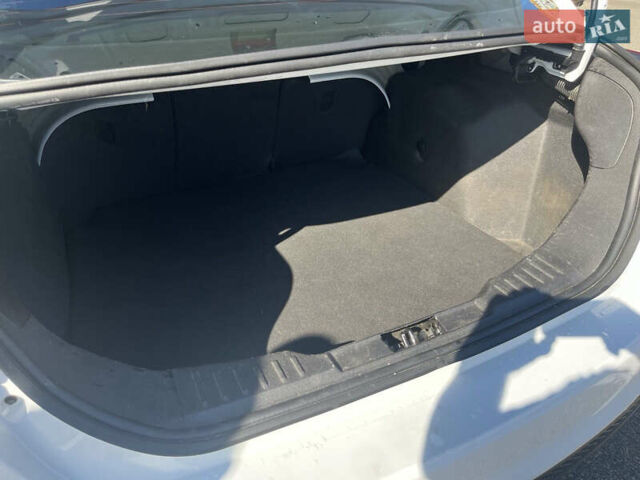 Белый Форд Фокус, объемом двигателя 2 л и пробегом 188 тыс. км за 6900 $, фото 22 на Automoto.ua