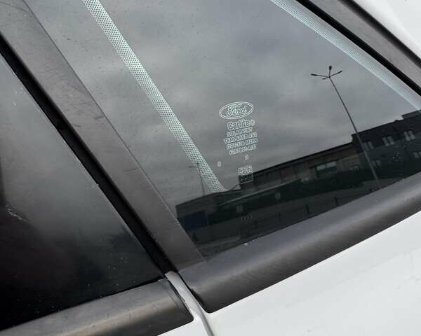 Белый Форд Фокус, объемом двигателя 2 л и пробегом 205 тыс. км за 8300 $, фото 46 на Automoto.ua