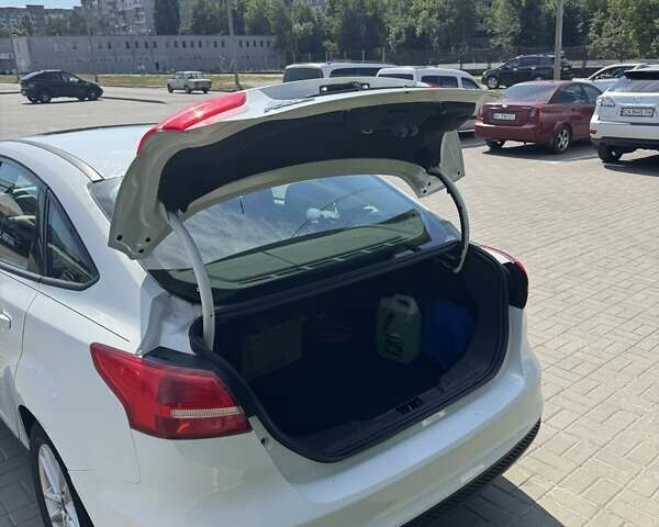 Білий Форд Фокус, об'ємом двигуна 2 л та пробігом 218 тис. км за 8500 $, фото 7 на Automoto.ua