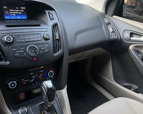 Белый Форд Фокус, объемом двигателя 2 л и пробегом 125 тыс. км за 8900 $, фото 7 на Automoto.ua