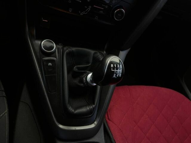 Белый Форд Фокус, объемом двигателя 1 л и пробегом 146 тыс. км за 7400 $, фото 12 на Automoto.ua