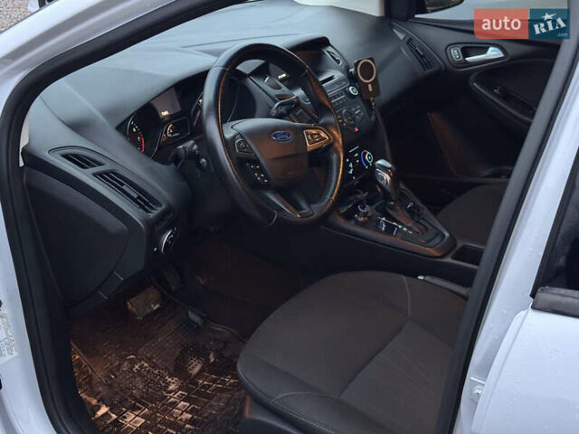 Белый Форд Фокус, объемом двигателя 2 л и пробегом 223 тыс. км за 8000 $, фото 6 на Automoto.ua