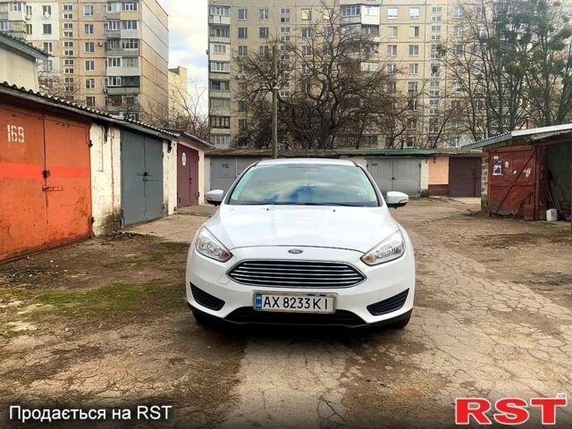 Белый Форд Фокус, объемом двигателя 2 л и пробегом 350 тыс. км за 7700 $, фото 1 на Automoto.ua