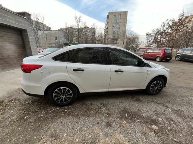 Білий Форд Фокус, об'ємом двигуна 2 л та пробігом 161 тис. км за 8300 $, фото 6 на Automoto.ua