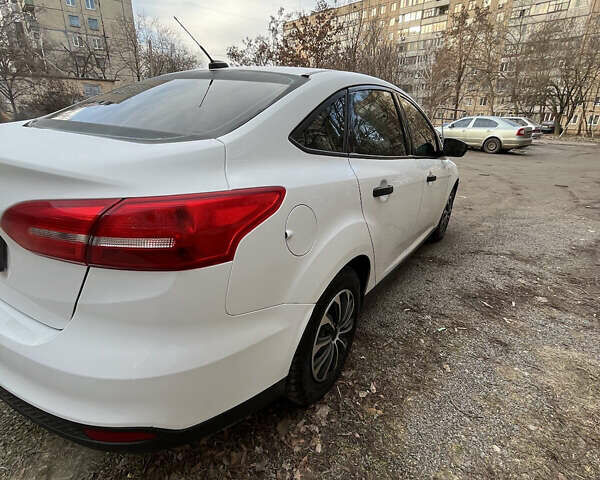 Білий Форд Фокус, об'ємом двигуна 2 л та пробігом 161 тис. км за 8300 $, фото 7 на Automoto.ua