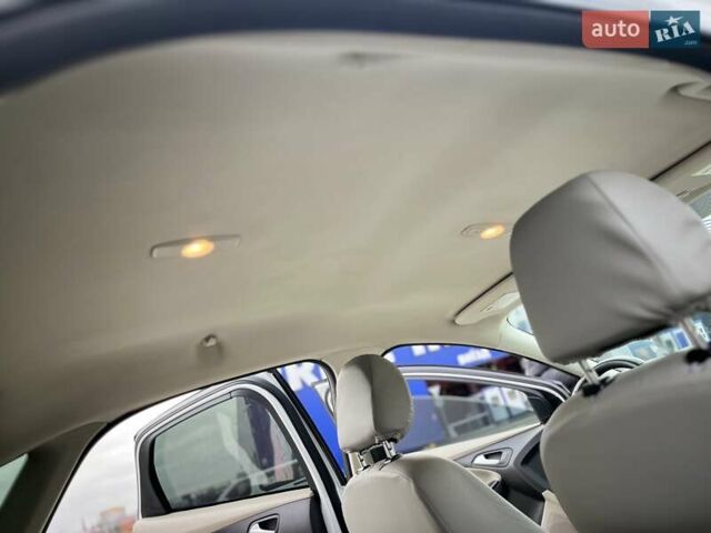 Белый Форд Фокус, объемом двигателя 2 л и пробегом 205 тыс. км за 8300 $, фото 28 на Automoto.ua