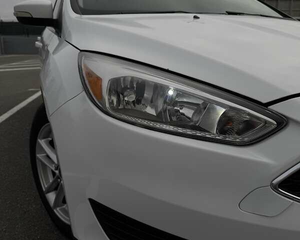 Белый Форд Фокус, объемом двигателя 2 л и пробегом 205 тыс. км за 8300 $, фото 5 на Automoto.ua