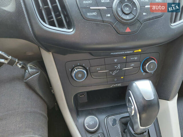 Белый Форд Фокус, объемом двигателя 2 л и пробегом 140 тыс. км за 8400 $, фото 12 на Automoto.ua