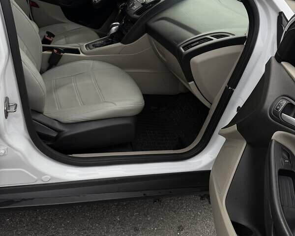 Белый Форд Фокус, объемом двигателя 2 л и пробегом 205 тыс. км за 8300 $, фото 22 на Automoto.ua