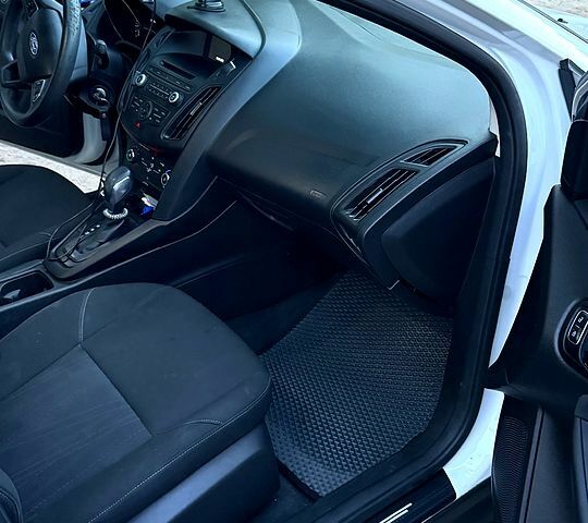 Білий Форд Фокус, об'ємом двигуна 2 л та пробігом 150 тис. км за 7500 $, фото 5 на Automoto.ua