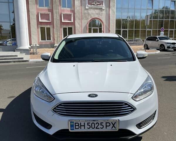 Белый Форд Фокус, объемом двигателя 2 л и пробегом 206 тыс. км за 8800 $, фото 2 на Automoto.ua