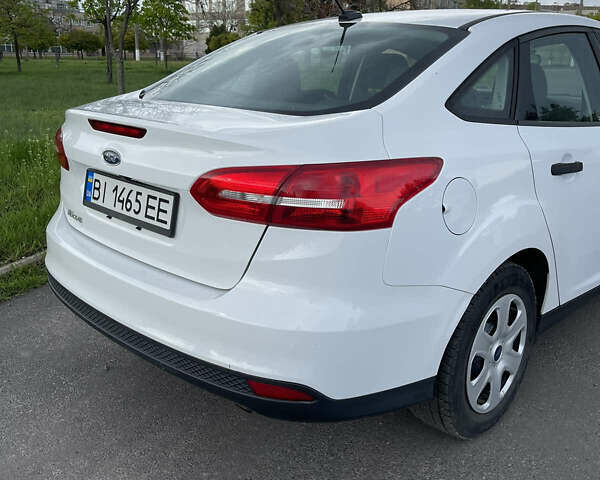 Форд Фокус 2015 у Горішні Плавні (Комсомольськ) на Automoto.ua Білий Форд Фокус, об'ємом двигуна 2 л та пробігом 165 тис. км за 6999 $, фото 3 на Automoto.ua