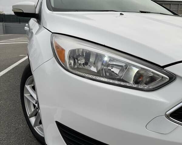 Белый Форд Фокус, объемом двигателя 2 л и пробегом 205 тыс. км за 8300 $, фото 8 на Automoto.ua