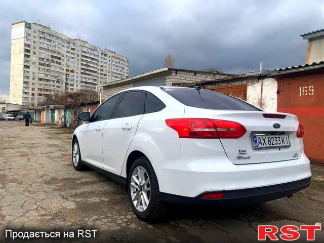 Белый Форд Фокус, объемом двигателя 2 л и пробегом 350 тыс. км за 7700 $, фото 7 на Automoto.ua