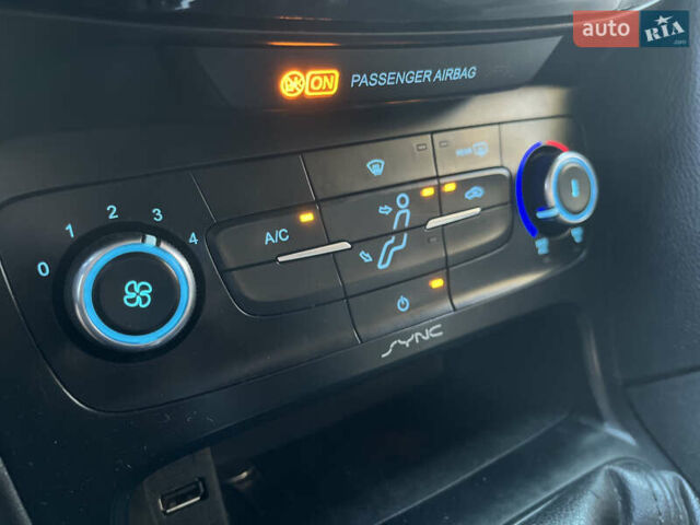 Белый Форд Фокус, объемом двигателя 2 л и пробегом 195 тыс. км за 8200 $, фото 20 на Automoto.ua