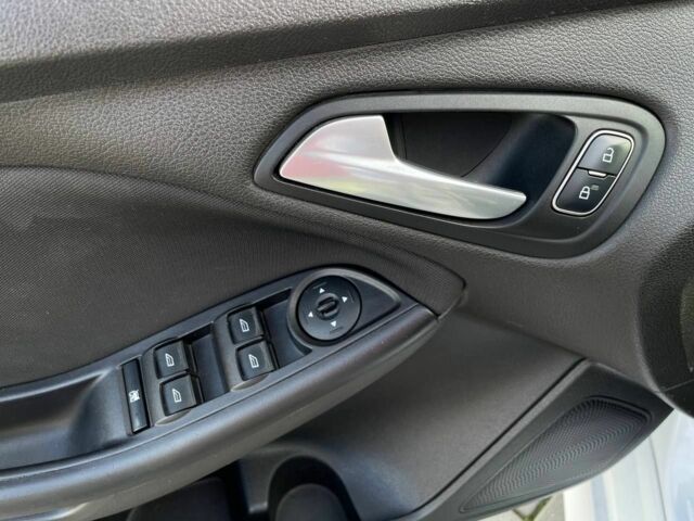 Білий Форд Фокус, об'ємом двигуна 2 л та пробігом 109 тис. км за 8200 $, фото 8 на Automoto.ua