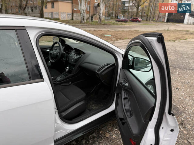 Білий Форд Фокус, об'ємом двигуна 2 л та пробігом 160 тис. км за 8500 $, фото 16 на Automoto.ua