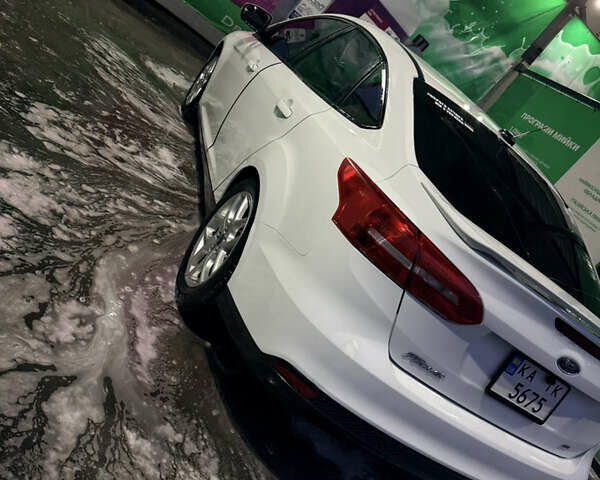 Белый Форд Фокус, объемом двигателя 2 л и пробегом 165 тыс. км за 8000 $, фото 7 на Automoto.ua