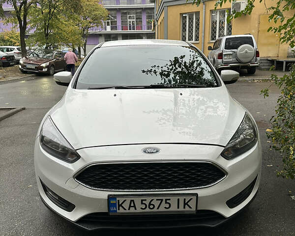 Белый Форд Фокус, объемом двигателя 2 л и пробегом 165 тыс. км за 8000 $, фото 1 на Automoto.ua
