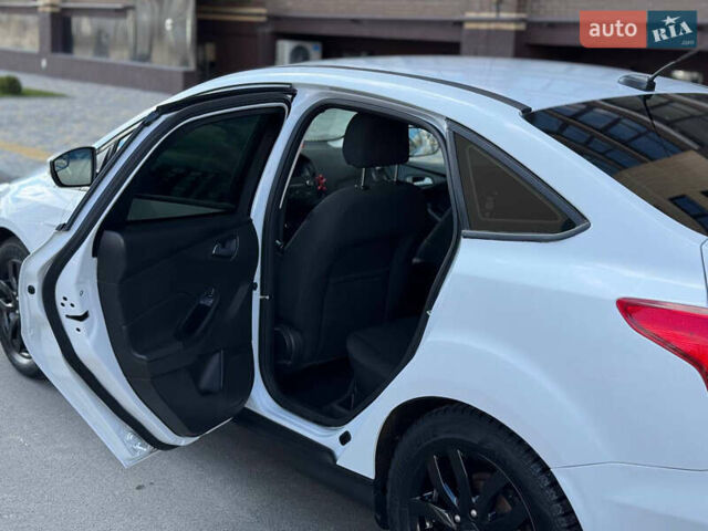 Форд Фокус 2015 у Чернігові на Automoto.ua Білий Форд Фокус, об'ємом двигуна 2 л та пробігом 109 тис. км за 8700 $, фото 2 на Automoto.ua