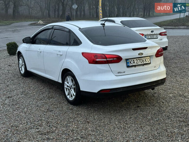 Белый Форд Фокус, объемом двигателя 2 л и пробегом 223 тыс. км за 8000 $, фото 4 на Automoto.ua