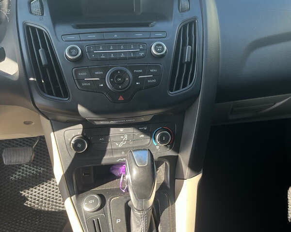 Белый Форд Фокус, объемом двигателя 2 л и пробегом 188 тыс. км за 6900 $, фото 12 на Automoto.ua