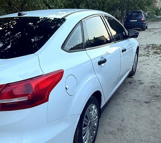 Білий Форд Фокус, об'ємом двигуна 2 л та пробігом 150 тис. км за 7500 $, фото 3 на Automoto.ua