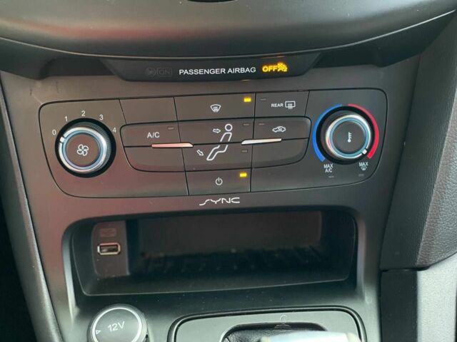 Білий Форд Фокус, об'ємом двигуна 2 л та пробігом 109 тис. км за 8200 $, фото 11 на Automoto.ua