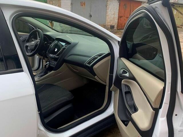 Белый Форд Фокус, объемом двигателя 2 л и пробегом 350 тыс. км за 7700 $, фото 9 на Automoto.ua