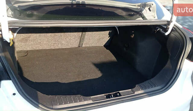 Білий Форд Фокус, об'ємом двигуна 2 л та пробігом 195 тис. км за 8999 $, фото 9 на Automoto.ua