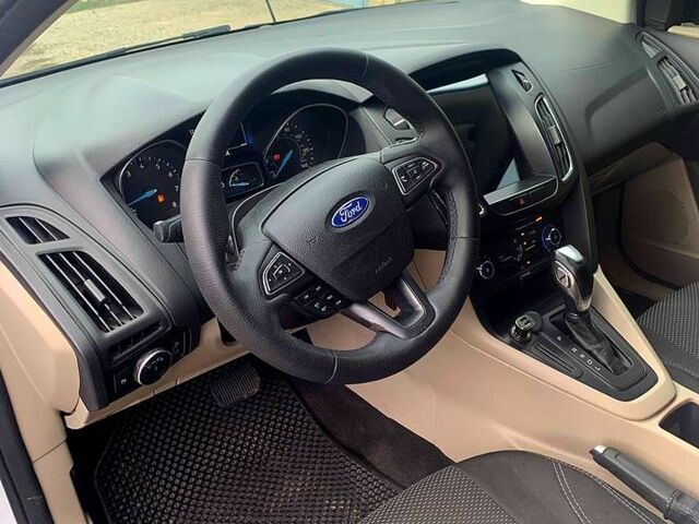 Белый Форд Фокус, объемом двигателя 2 л и пробегом 350 тыс. км за 7700 $, фото 11 на Automoto.ua