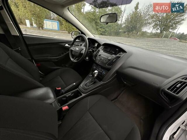 Форд Фокус 2015 в Запорожье на Automoto.ua Белый Форд Фокус, объемом двигателя 2 л и пробегом 150 тыс. км за 9900 $, фото 8 на Automoto.ua